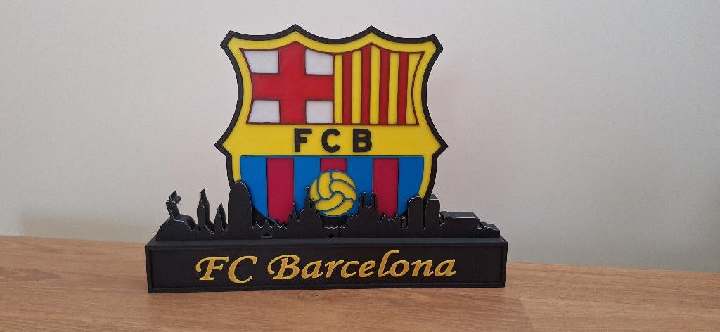 3D-geprinte FC Barcelona display – logo & skyline, Verzamelen, Sportartikelen en Voetbal, Nieuw, Beeldje of Poppetje, Buitenlandse clubs
