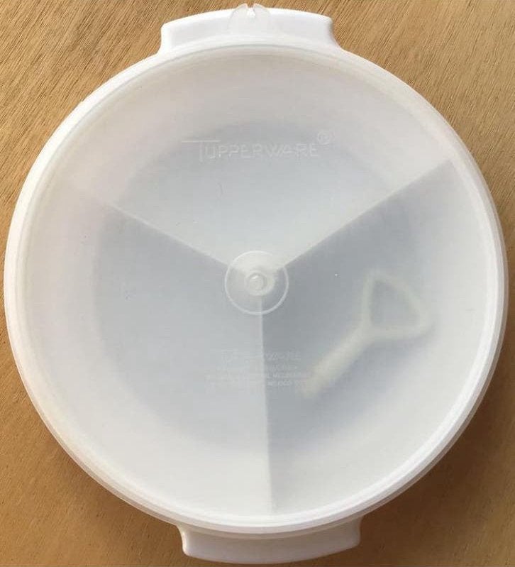 Tupperware Suzette drievaksbord / snackschaal met deksel, Wit, Overige typen, Ophalen of Verzenden, Zo goed als nieuw