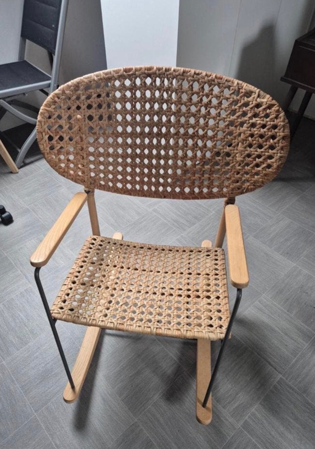 IKEA Rotan schommelstoel met houten frame, Overige kleuren, Ophalen of Verzenden, Zo goed als nieuw, Eén