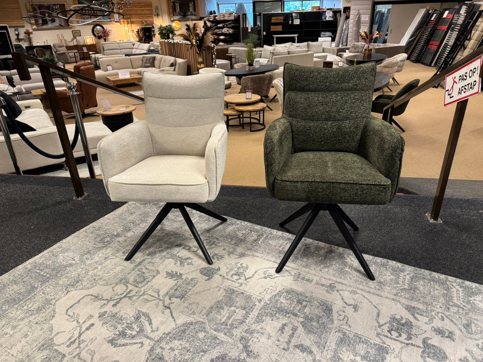 Eetkamerstoel Stef in twee kleuren 360° Direct/Leverbaar, Huis en Inrichting, Ophalen, Overige kleuren, #Retro#Draaibaar#Modern#Luxueus