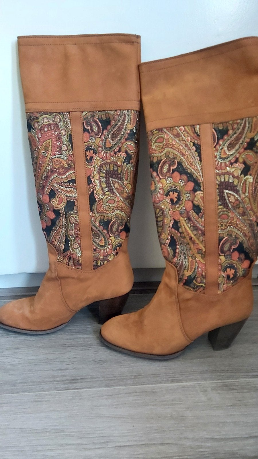 Z.g.a.n cognackleurige suede laarzen met gobelin stof, Hoge laarzen, Bruin, Ophalen of Verzenden, Zo goed als nieuw