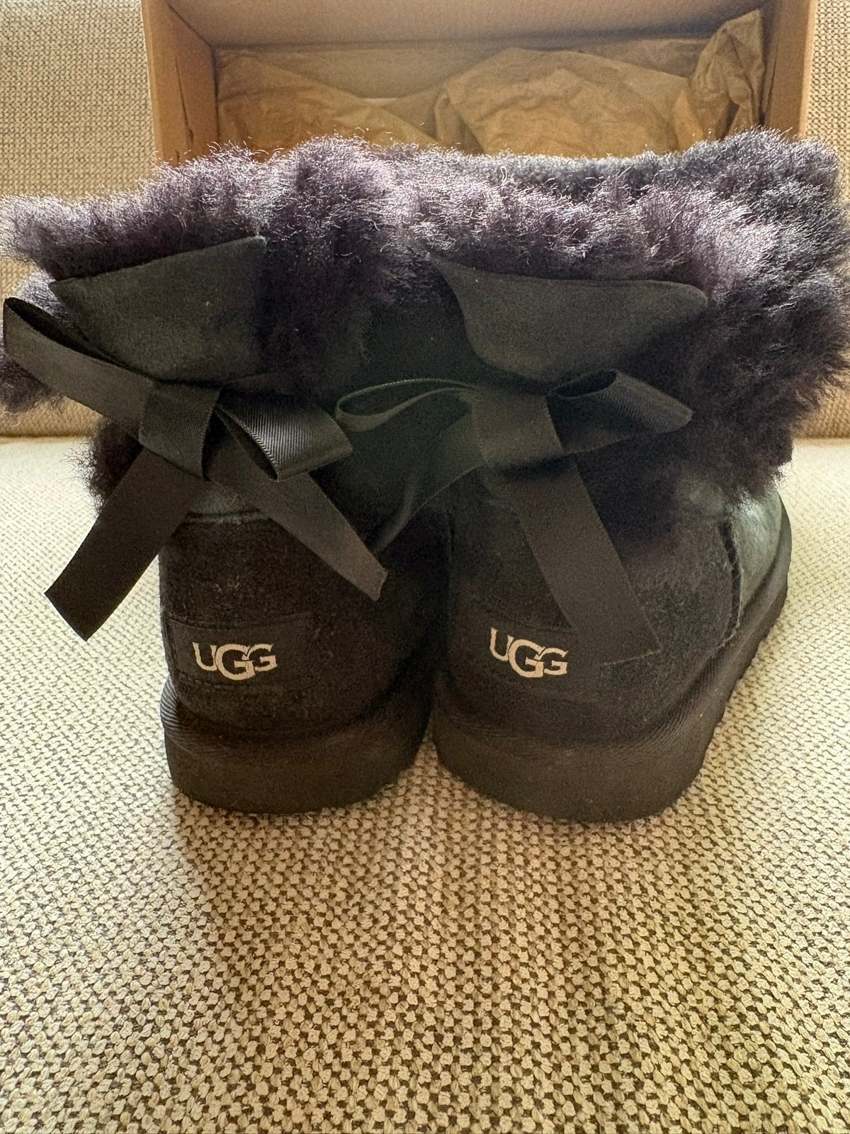 Ugg mini bailey bow 2 maat 31, Ophalen of Verzenden, Zo goed als nieuw, Jongetje of Meisje, Laarsjes