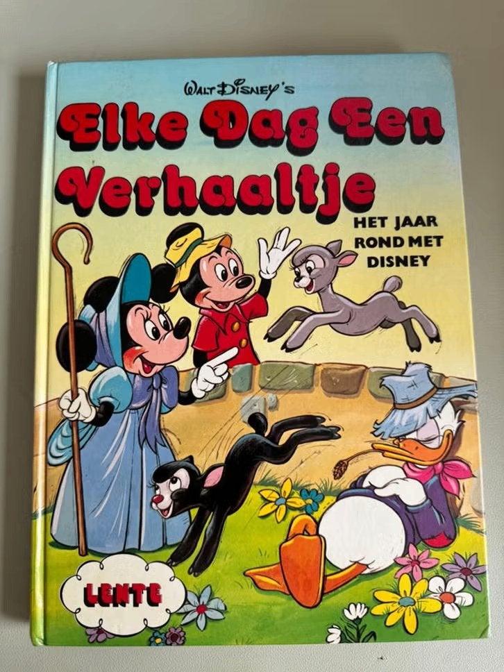 Boek Walt Disney - Elke dag een verhaaltje  Lente, Boeken, Walt Disney, Ophalen of Verzenden, Zo goed als nieuw, Sprookjes