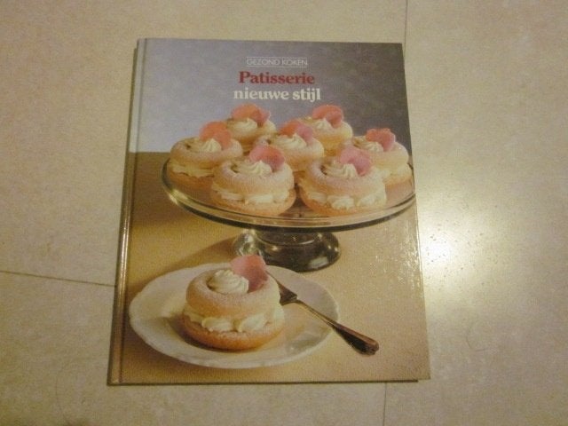 Patisserie nieuwe stijl, ISBN 9061829046, Ophalen of Verzenden, Zo goed als nieuw, Europa