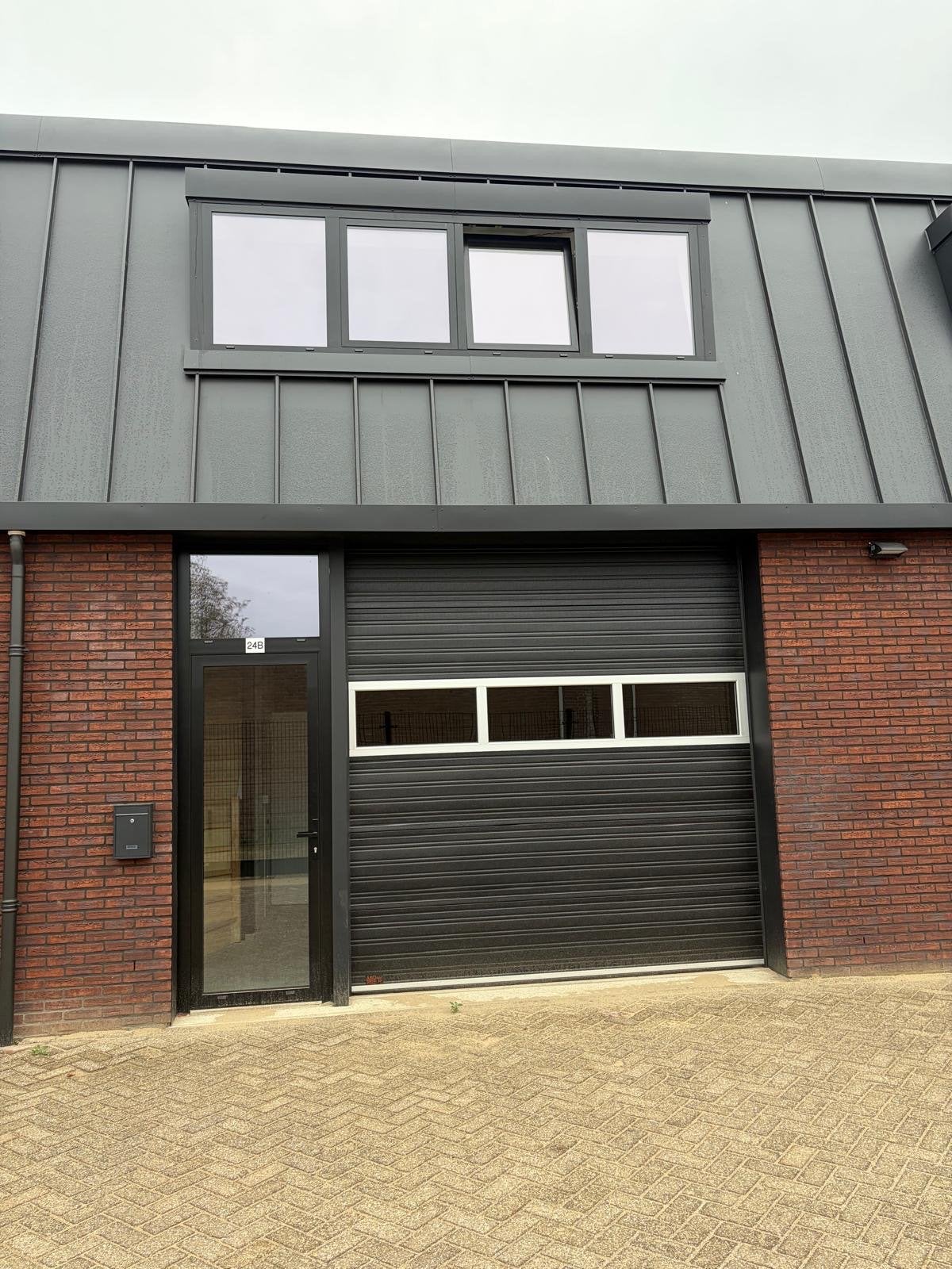 Te huur: 105 m² Moderne bedrijfsloodsen met kantoor Rosmalen, 105 m², Huur, Bedrijfsruimte