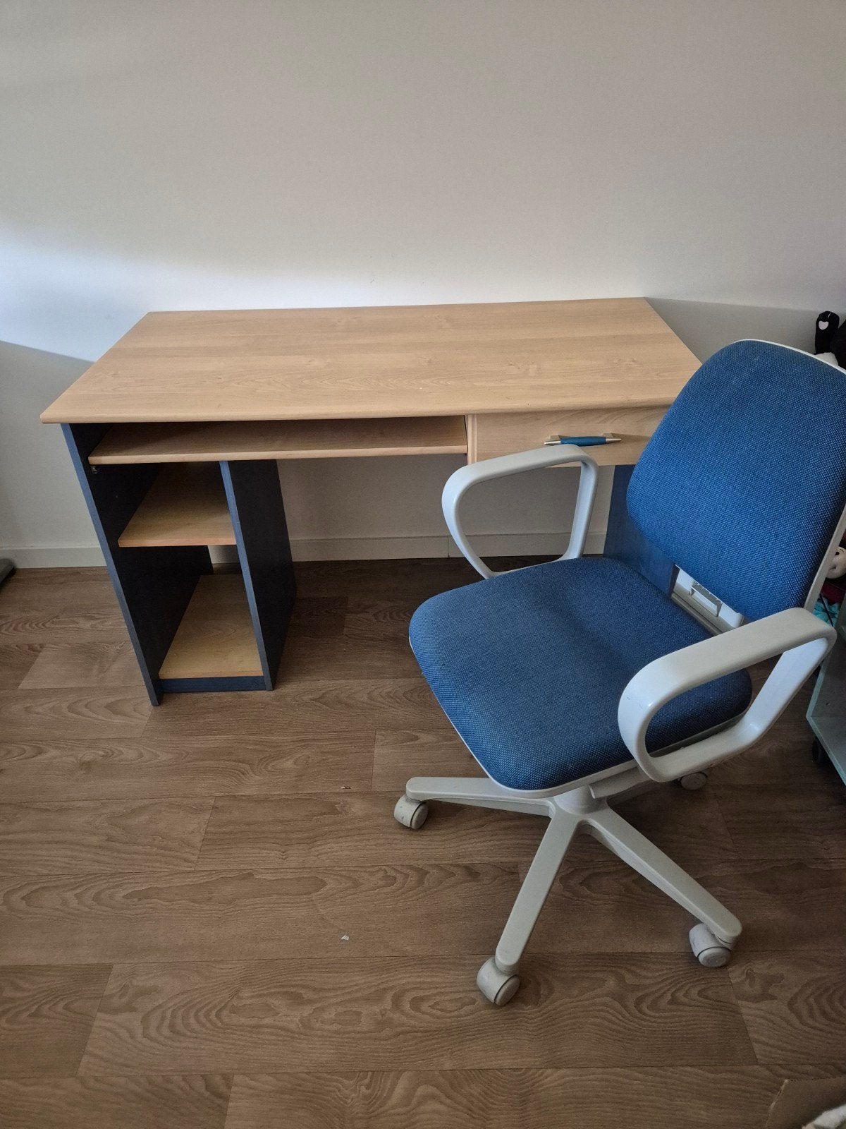 Bureau en bureaustoel gratis af te halen, Huis en Inrichting, Ophalen