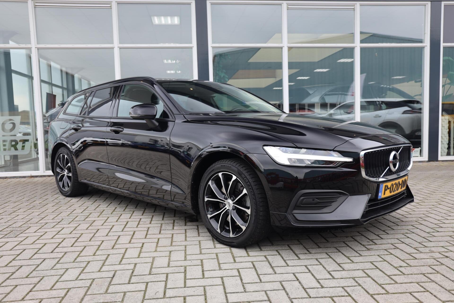 Volvo V60 2.0 B3 Momentum Advantage|Automaat|Trekhaak|Applec, Auto's, Dealer onderhouden, Stof, 4 cilinders, 1634 kg