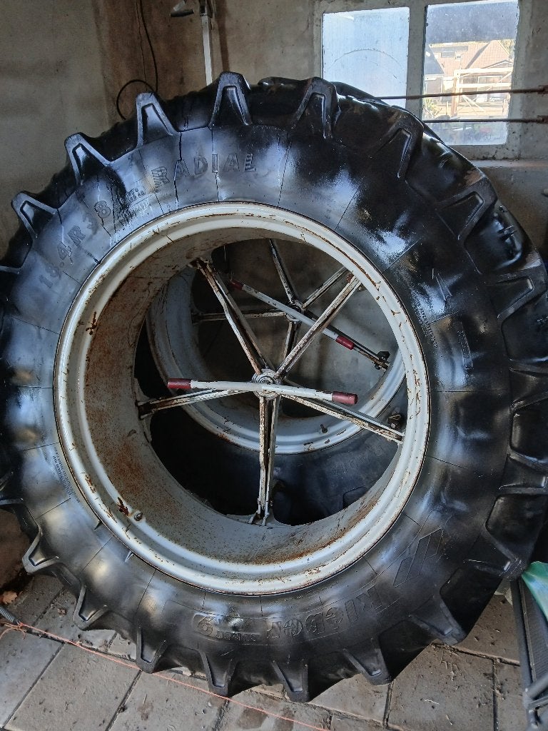 molcon 5 ster dubbellucht 18.4 r 38, Zakelijke goederen, Ophalen