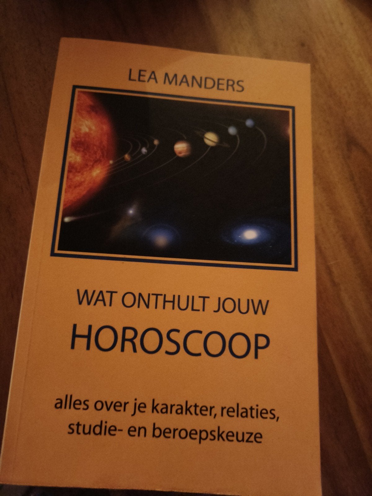 Wat onthult jouw horoscoop? - Lea Manders, Boeken, Ophalen of Verzenden, Astrologie, Achtergrond en Informatie