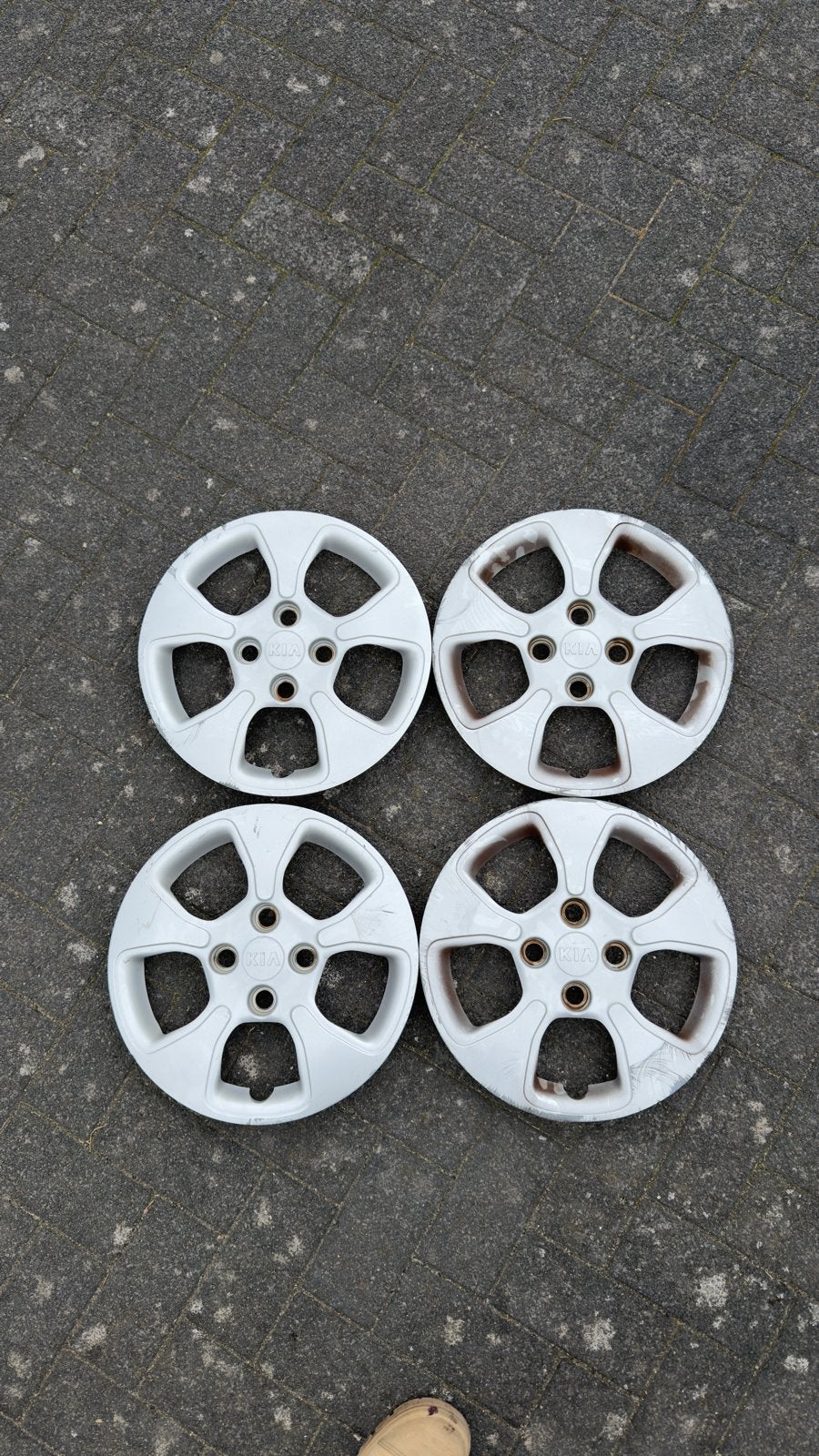 Set van 4 Kia wieldoppen 14 inch - Gebruikt, Auto diversen, Ophalen of Verzenden, Gebruikt