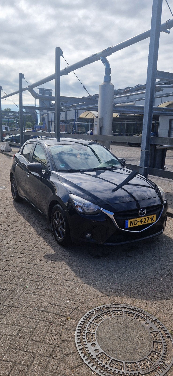 Mazda 2 1.5 66KW 5DRS AUT 2016 Zwart, Auto's, 40 €/maand, Metallic lak, 4 cilinders, Zwart
