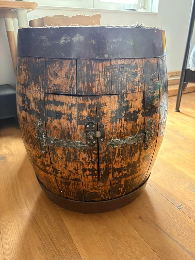 Vintage wijnvat kastje met verlichting - uniek project, Ophalen