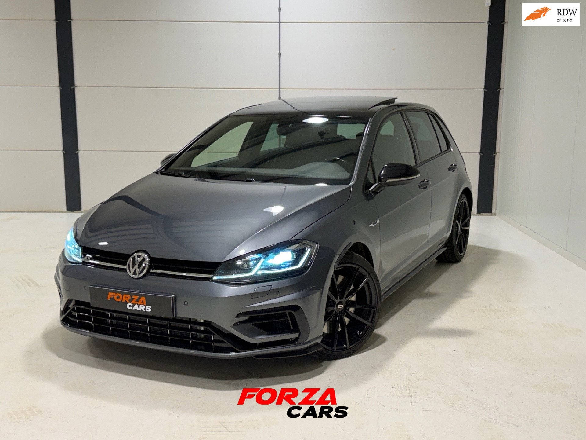 Volkswagen Golf 2.0 TSI 4Motion R | PANO | 380PK | Keyless, Automaat, Gebruikt, 4 cilinders, 1984 cc
