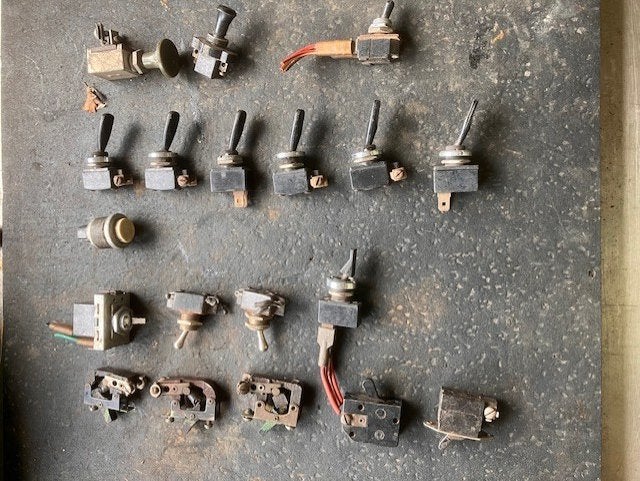 Partij schakelaars tbv auto en/of motoren oa verlichting etc, Verzamelen, Ophalen of Verzenden, Overige typen
