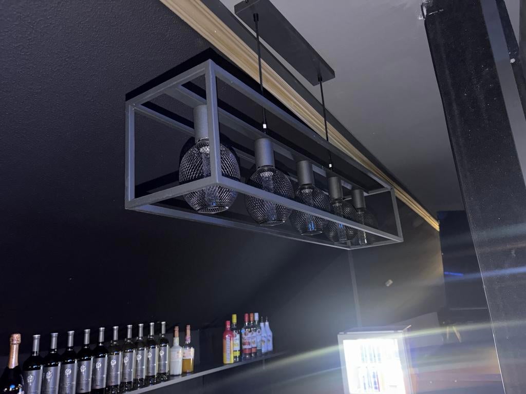 Moderne hanglamp met 5 metalen kappen, Ophalen of Verzenden, Zo goed als nieuw, Metaal, 50 tot 75 cm