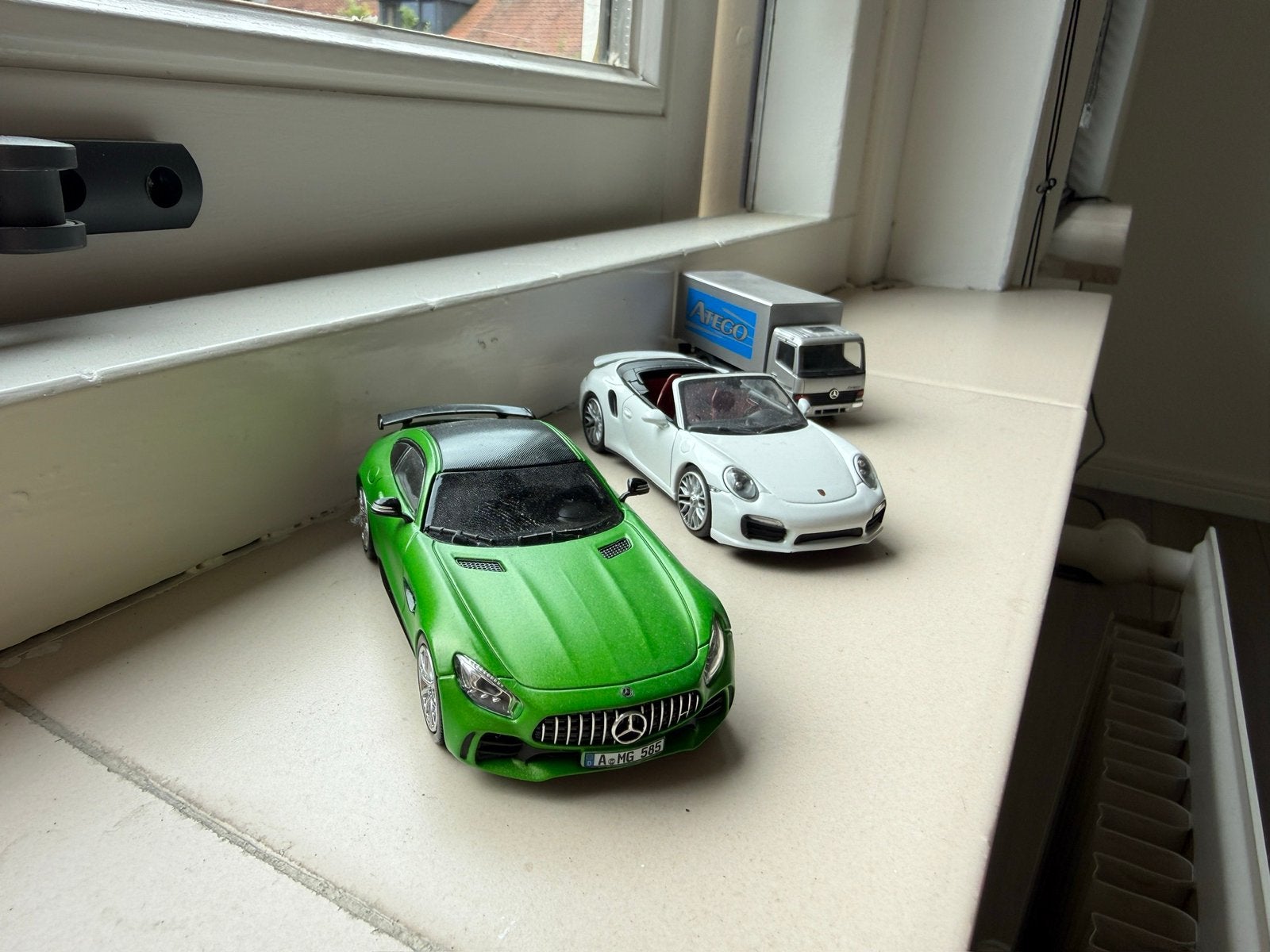 3x modelauto mercedes. Porsche en mercedes atego, Ophalen of Verzenden, Gebruikt, Auto, Overige merken