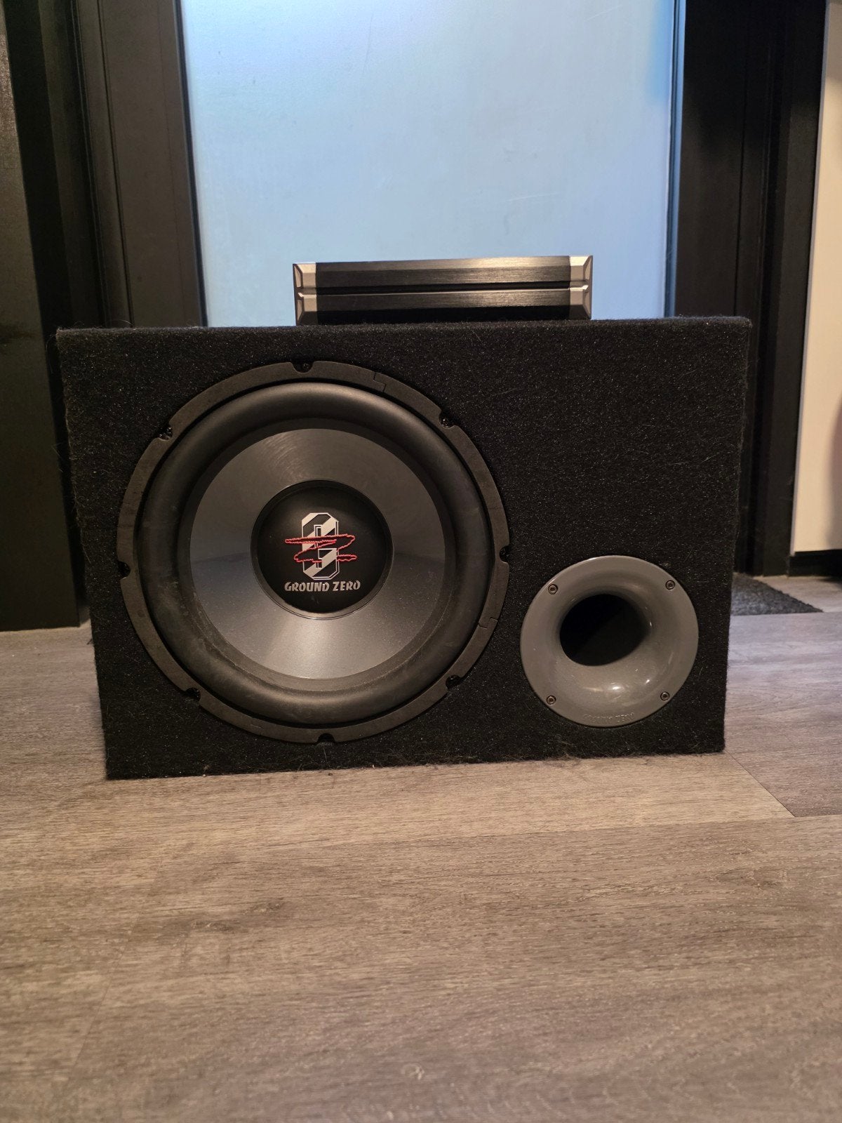 Ground Zero 12 inch Subwoofer + Versterker GZBA 1.300X, Ophalen, Zo goed als nieuw