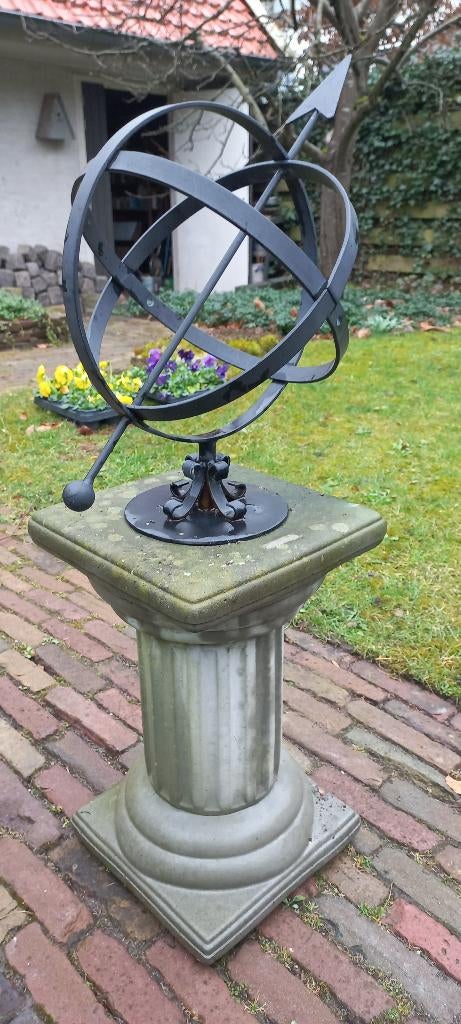 Prachtige zonnewijzer op betonnen kolom. In prijs verlaagd!, Ophalen, Gebruikt