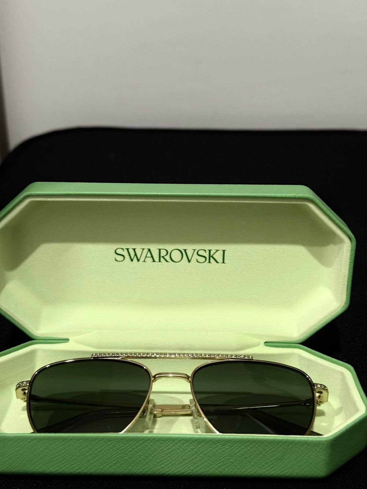 Prachtige Nieuwe Swarovski Aviator Zonnebril in Doos, Ophalen of Verzenden, Zo goed als nieuw, Overige merken