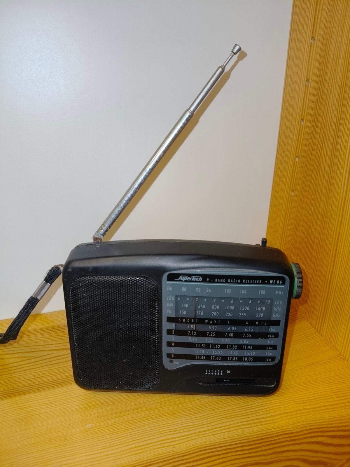 Supertech WE-86 9-bands radio ontvanger, Audio, Tv en Foto, Ophalen of Verzenden, Gebruikt, Wereldontvanger