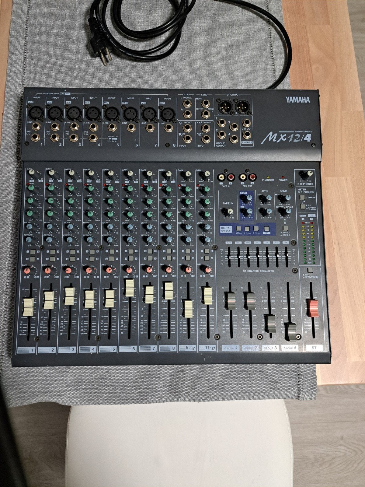 Yamaha MX 12/4 mengpaneel, Muziek en Instrumenten, Mengpanelen, Ophalen, Zo goed als nieuw, 10 tot 20 kanalen
