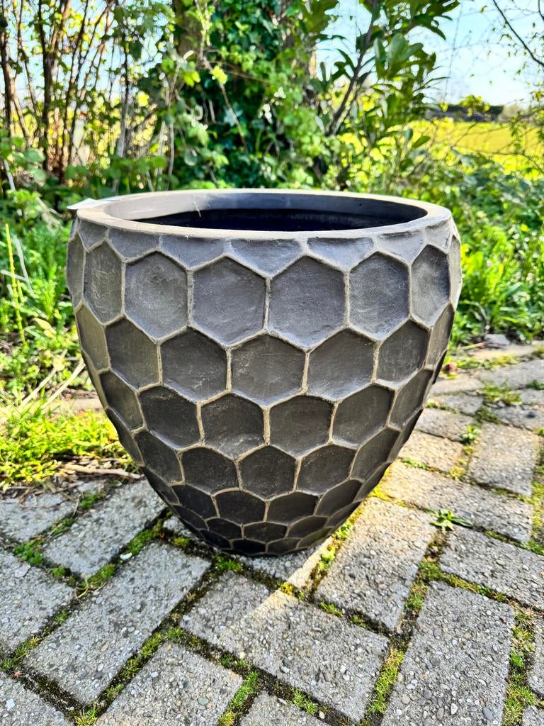 Bruine bloempot met honingraat motief, Tuin en Terras, Rond, Nieuw, Minder dan 40 cm, Terracotta