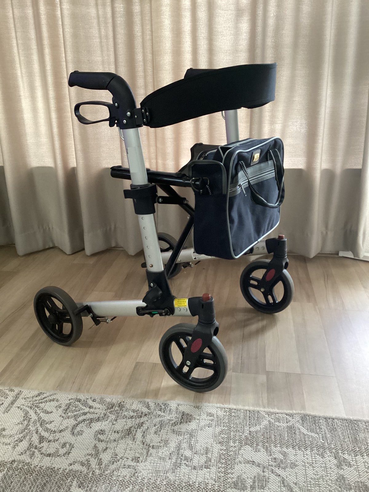 Nette lichtgewicht rollator, Ophalen, Lichtgewicht, Zo goed als nieuw