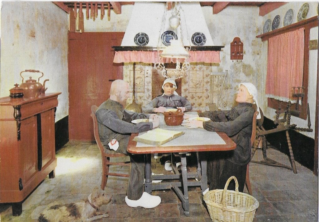 Apeldoorn Juliana toren Gelopen Ansichtkaart ( 9954), Ophalen of Verzenden, 1940 tot 1960, Gelopen, Gelderland
