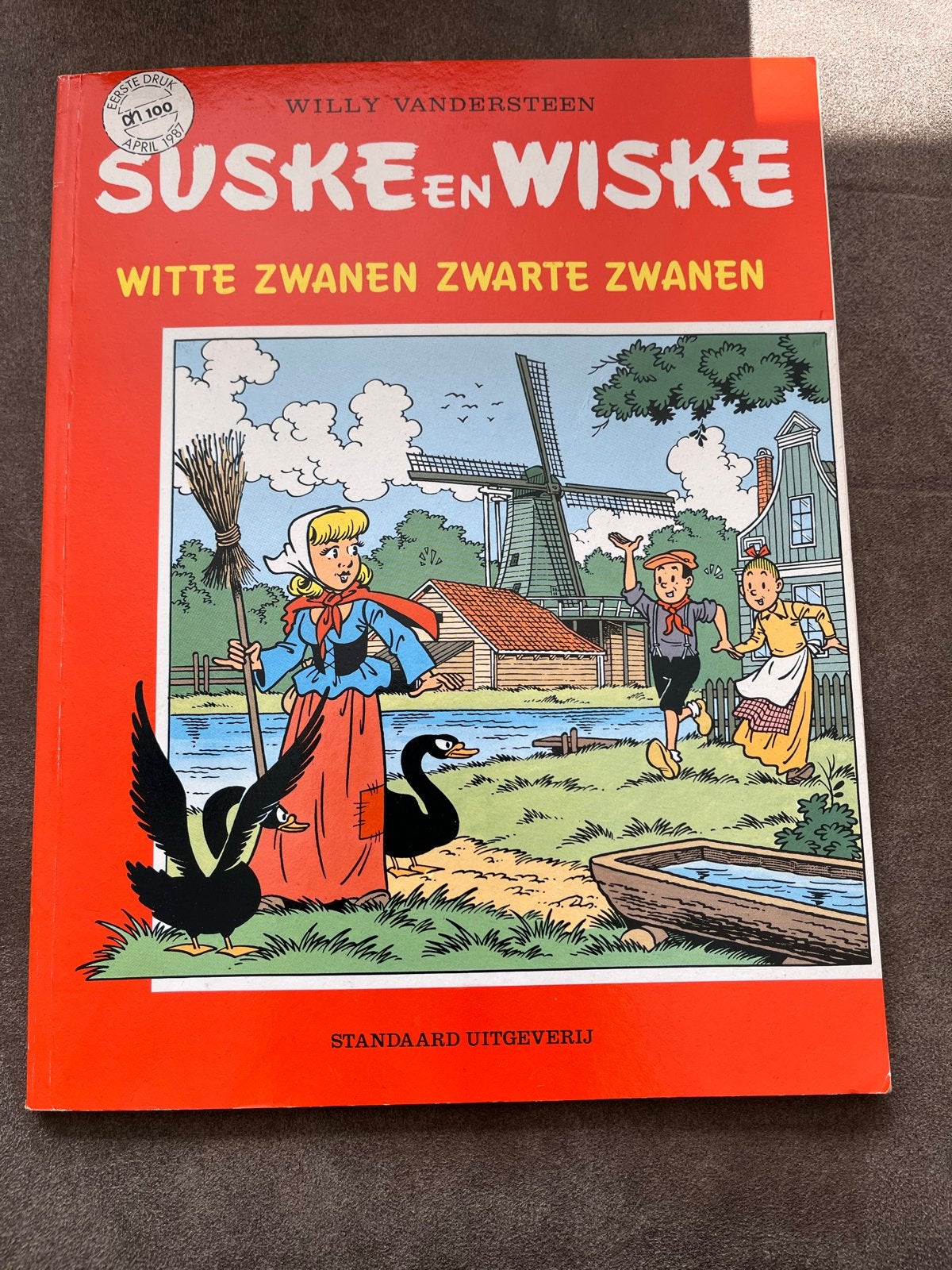 Suske en Wiske - Witte Zwanen Zwarte Zwanen - AH Jubileum, Eén stripboek, Ophalen of Verzenden, Zo goed als nieuw