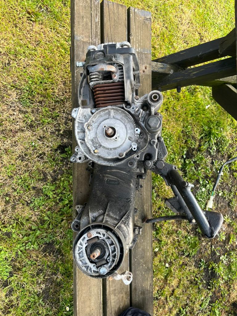Piaggio zip 4t2v blok met papieren, Fietsen en Brommers, Brommeronderdelen | Scooters, Ophalen, Gebruikt, Blok, Piaggio