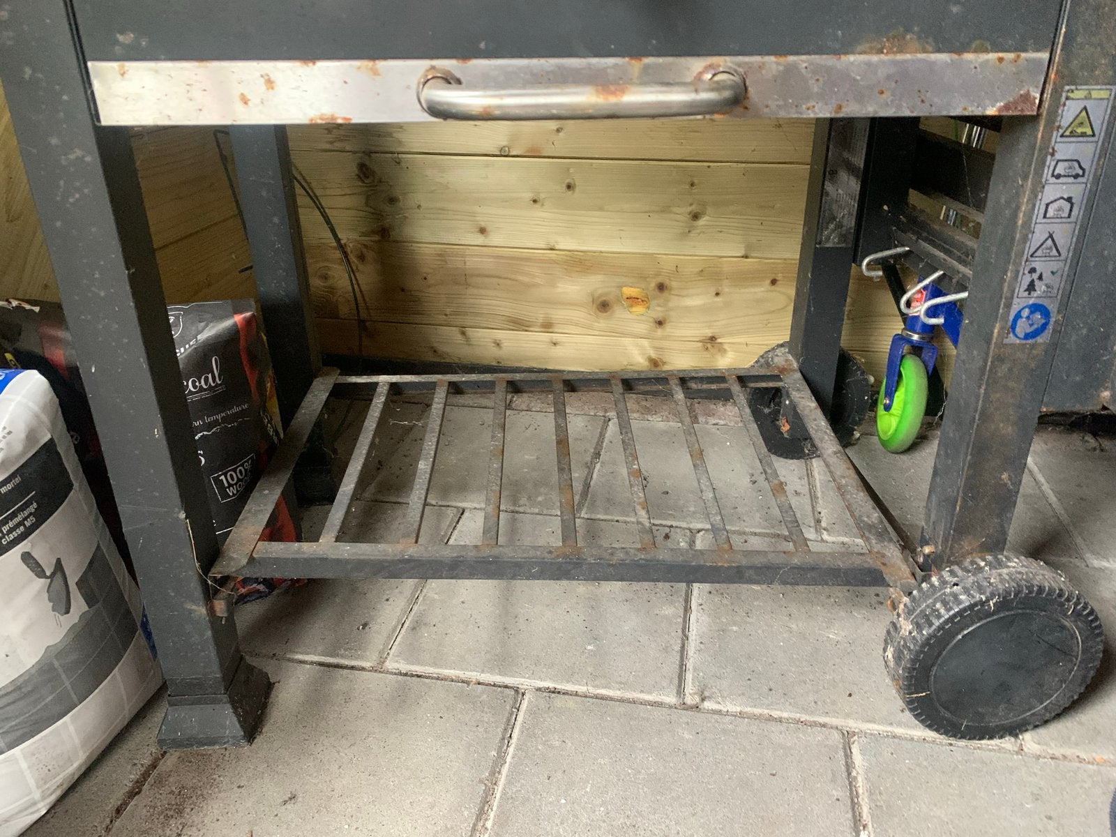 Tepro Barbecue met thermometer en zijplank, Ophalen, Gebruikt