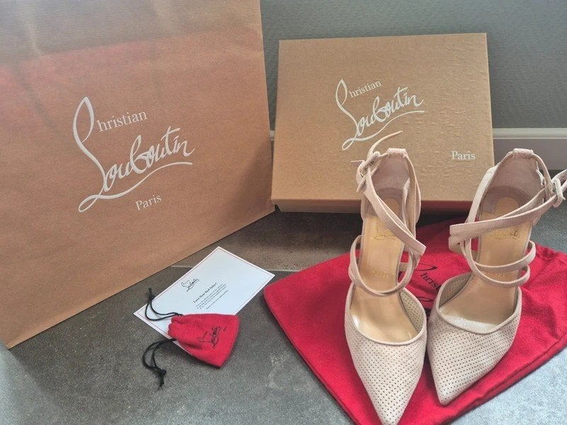 Christian Louboutin Victorilla 100 Velours Perf - Maat 39.5, Pumps, Beige, Ophalen of Verzenden, Zo goed als nieuw