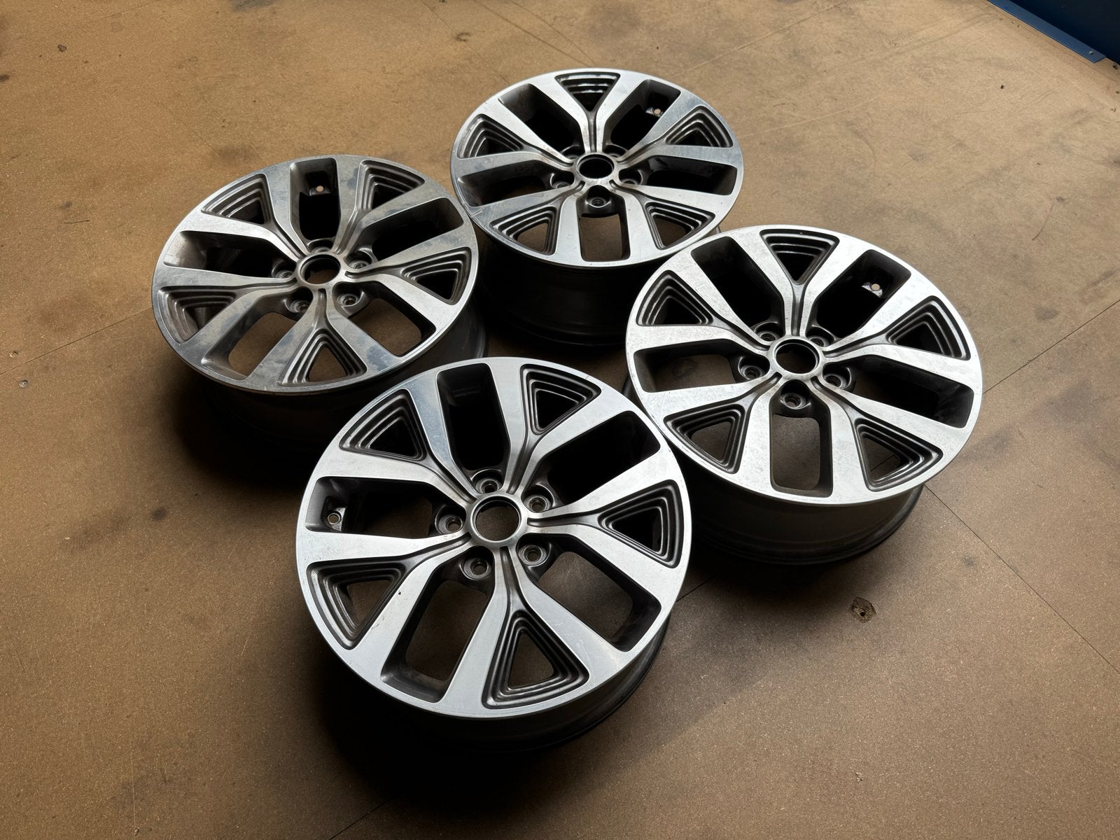 Set van 4 origenele Kia Sportage 17 inch velgen, Auto-onderdelen, Banden en Velgen, Ophalen, Gebruikt, Velg(en), 17 inch