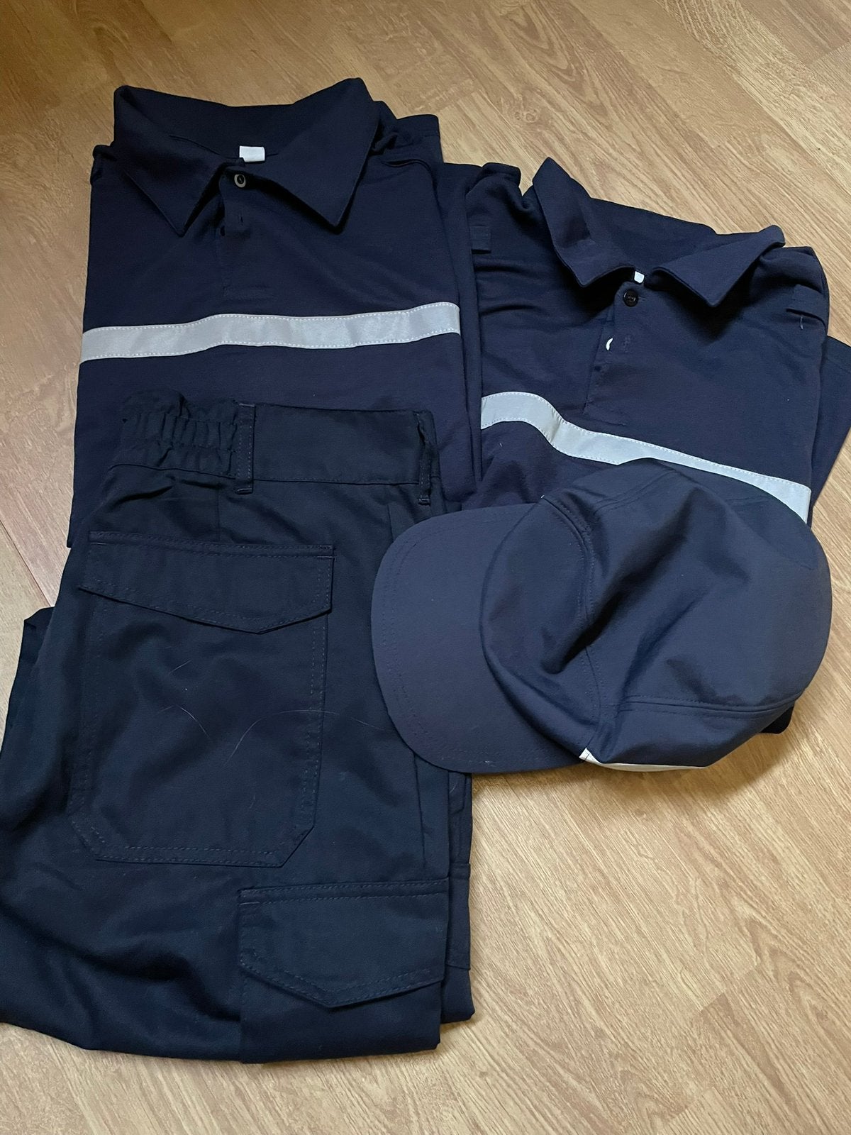 HTV opleiding set: 2 polo's, broek en pet - Donkerblauw, Ophalen, Zo goed als nieuw