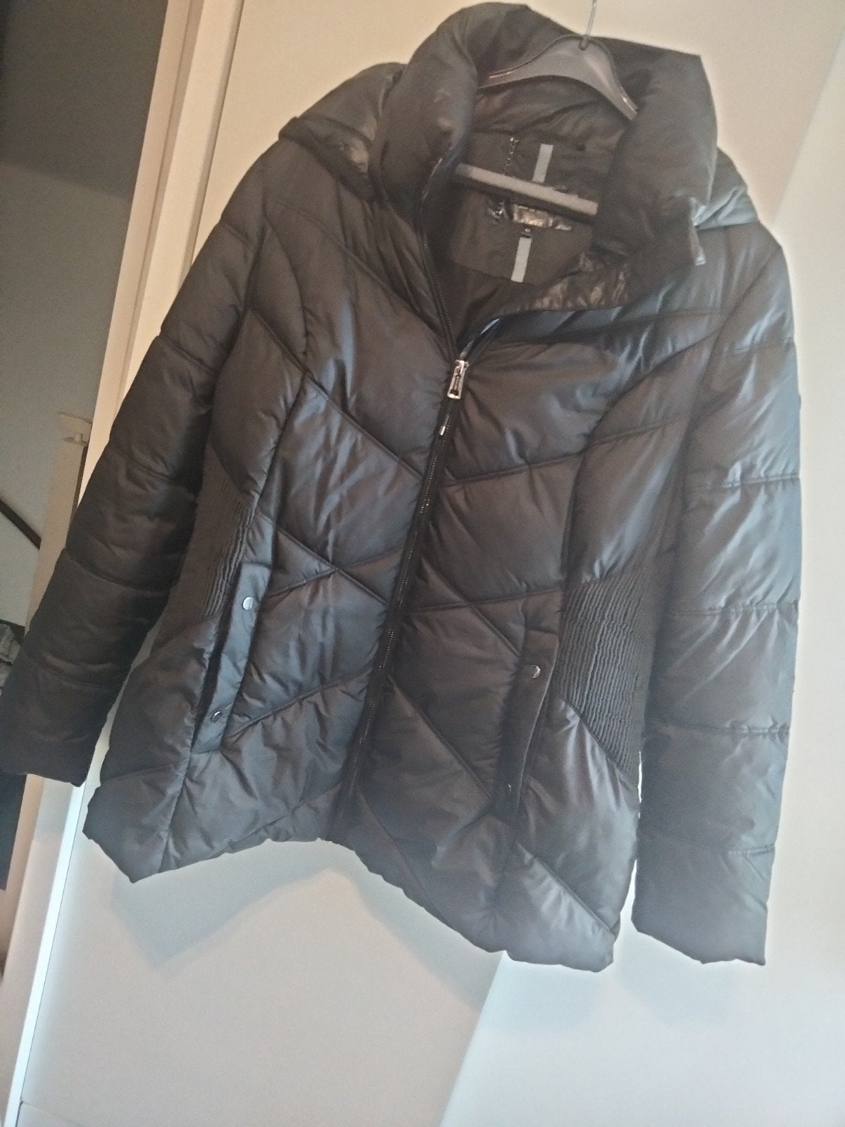 Dames winterjas, Ophalen of Verzenden, Zo goed als nieuw, Maat 42/44 (L), Zwart