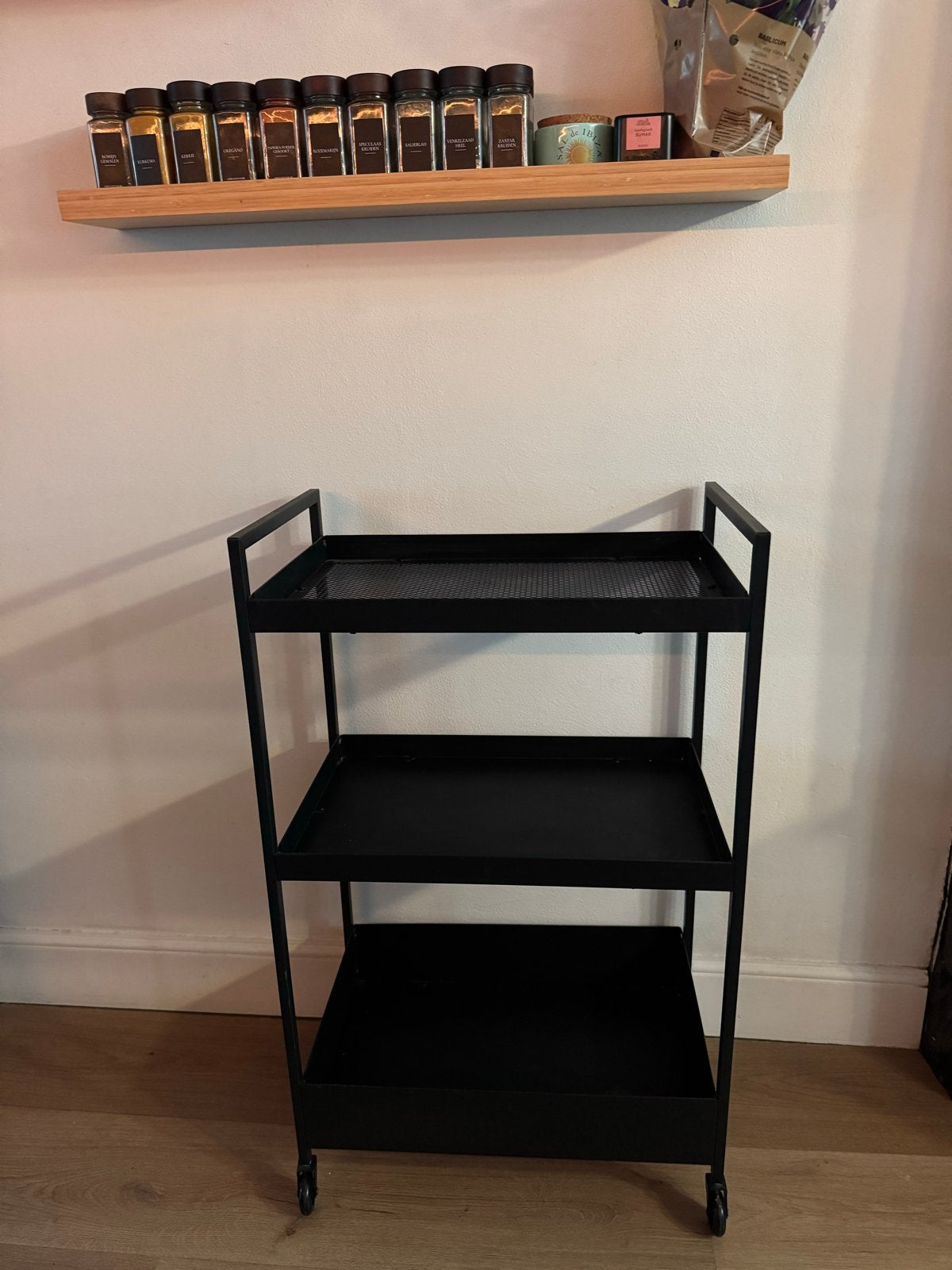 NISSAFORS Zwart metalen roltafel met 3 etages, Ophalen, Zo goed als nieuw