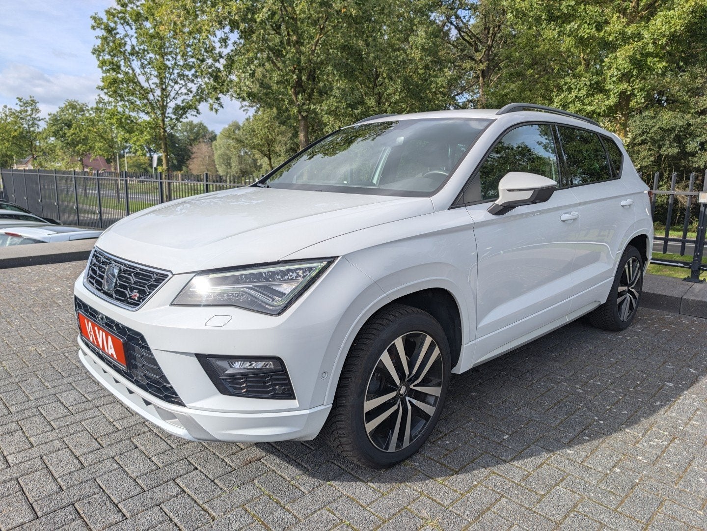 SEAT Ateca 1.5 150PK FR | Trekhaak | Navi | Camera's | LED |, Auto's, Gebruikt, Wit, Bedrijf, Grijs