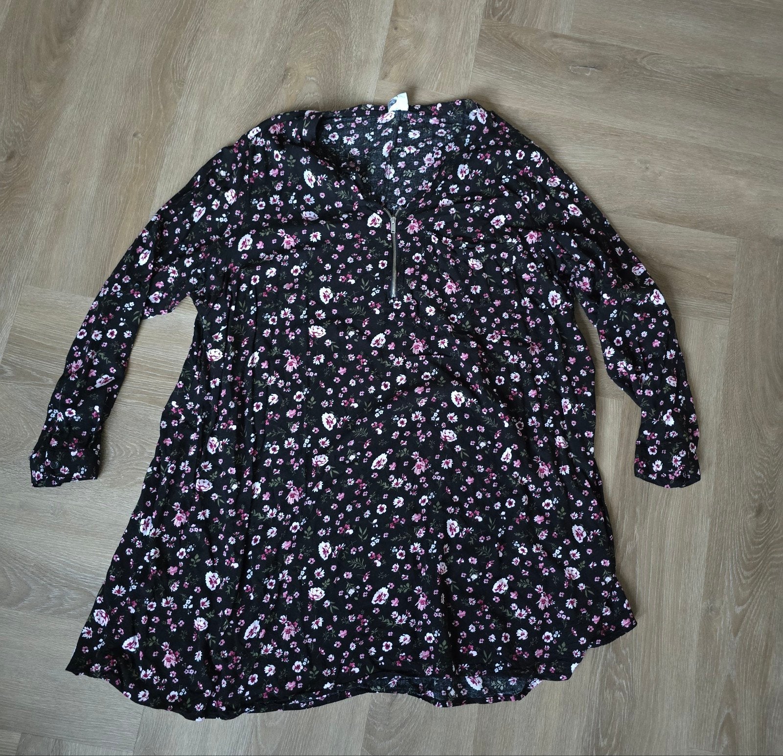 Zwarte tuniek met bloemetjes Janina maat 54, Ophalen, Zo goed als nieuw, Zwart, Blouse of Tuniek