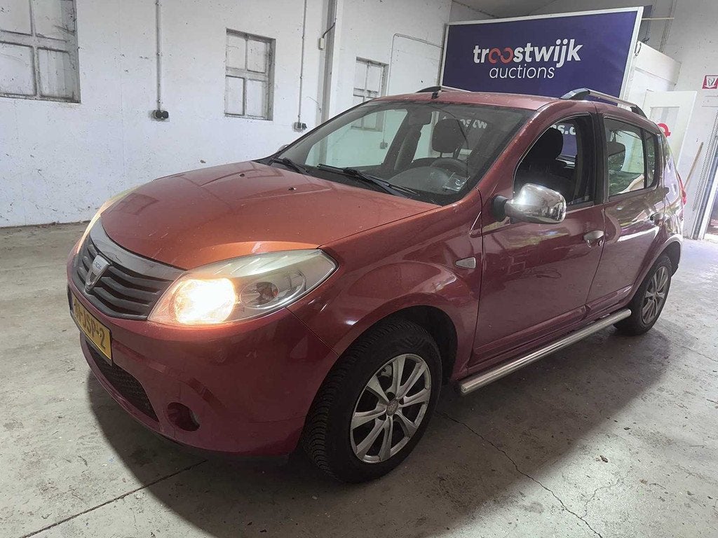 Dacia - Sandero - 1.2 Lauréate - 81-JSP-2- 2009, Auto's, Dacia, Voorwielaandrijving, Gebruikt, 31 €/maand, Origineel Nederlands