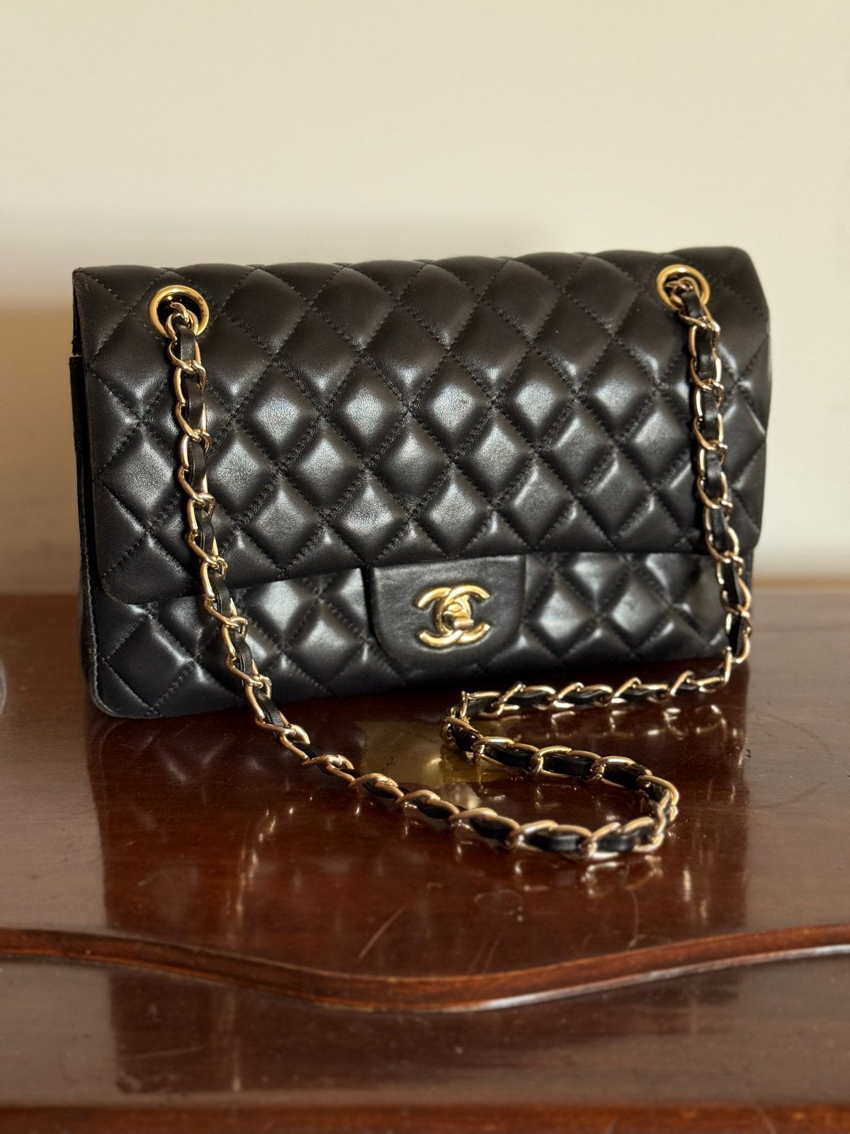 Classic Flap Bag Zwart Leer Goudkleurige Hardware, Ophalen of Verzenden, Zo goed als nieuw, Zwart, Schoudertasje