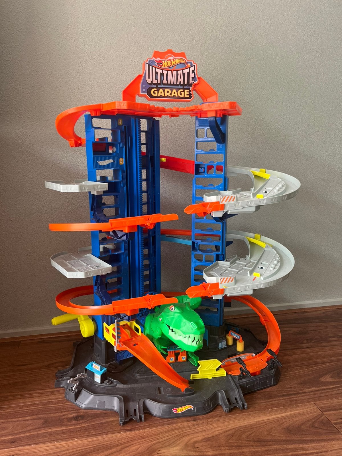 Hot Weels Ultimate garage met T-Rex, Ophalen, Zo goed als nieuw