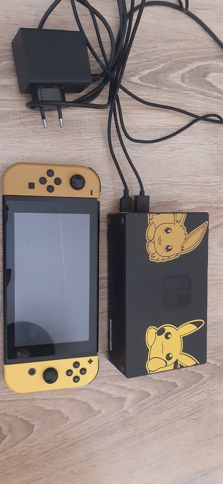 Nintendo Switch lets go pikachu met pokemon  dock en la, Ophalen of Verzenden, Gebruikt, Met 2 controllers, Switch Original
