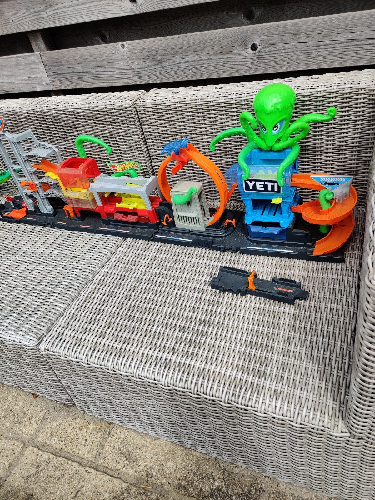 Hot Wheels City speelset met garage, wasstraat en meer, Ophalen, Gebruikt
