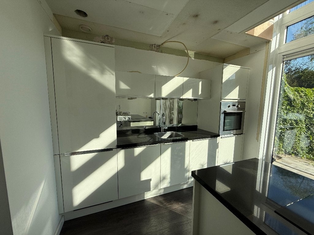 Moderne witte hoogglans eilandkeuken+boretti GEDEMONTEERD