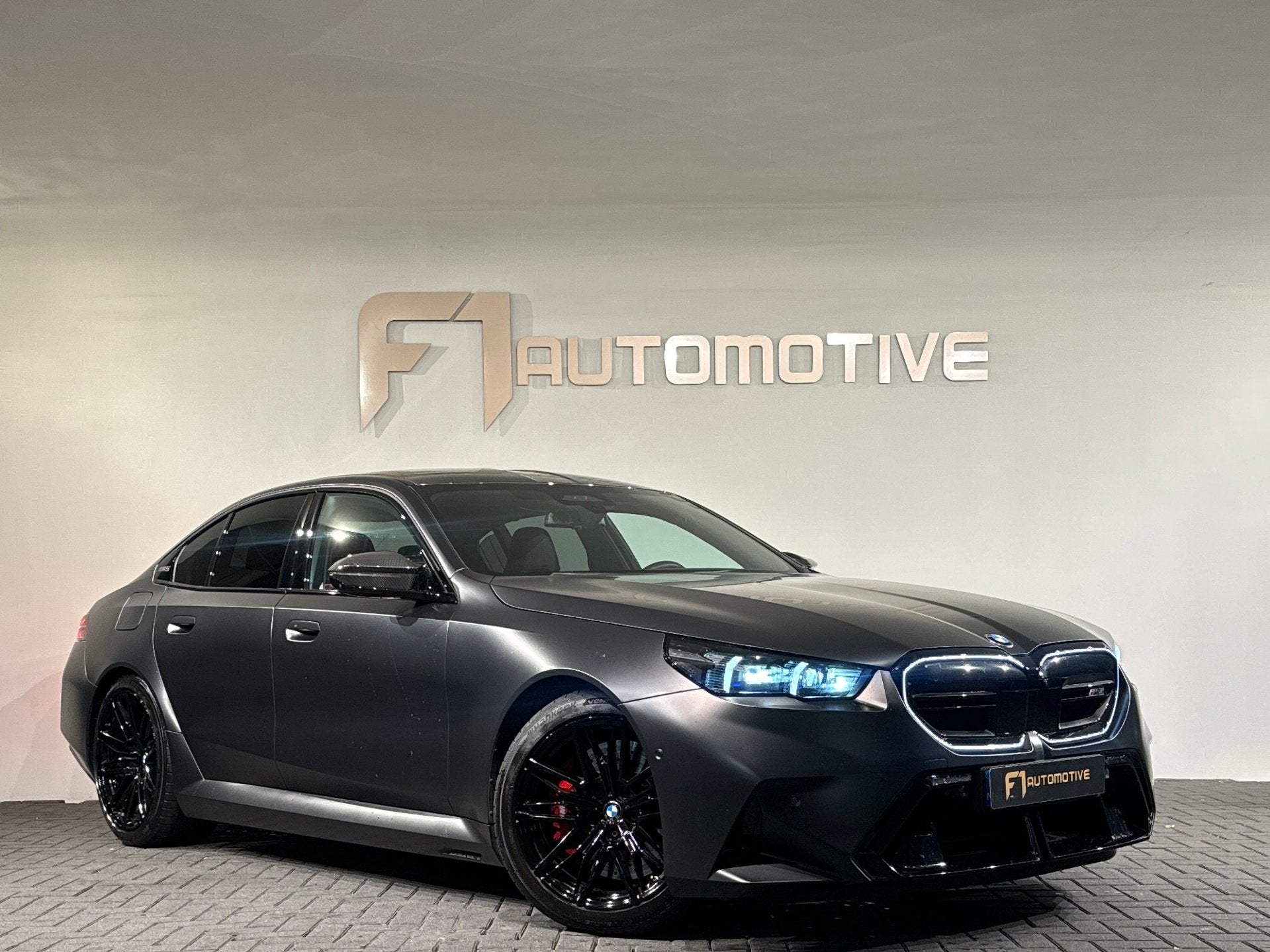 BMW 5-serie M5 Full Carbon|Bowers & Wilkins|Memory|HuD|360Ca, Automaat, Dealer onderhouden, Gebruikt, 2000 kg
