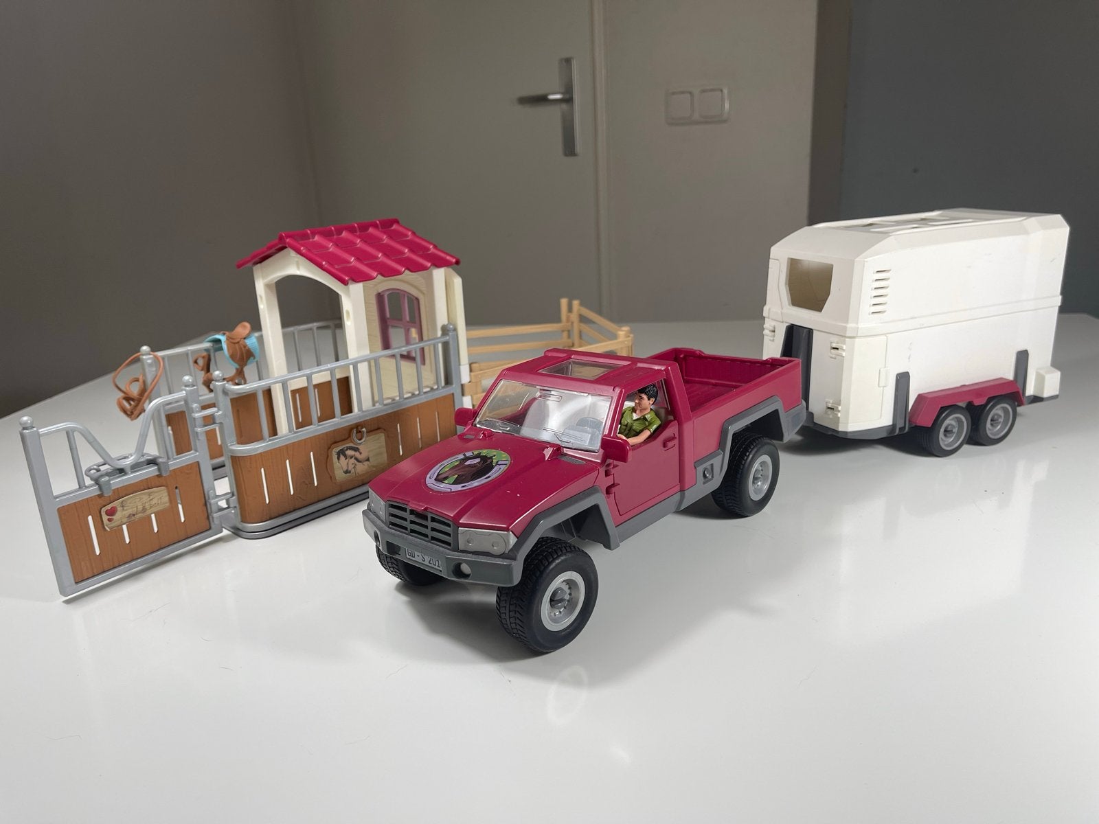 Schleich Horse Club Pickup met Paardentrailer en Paardenbox, Ophalen of Verzenden, Zo goed als nieuw, Jongen of Meisje