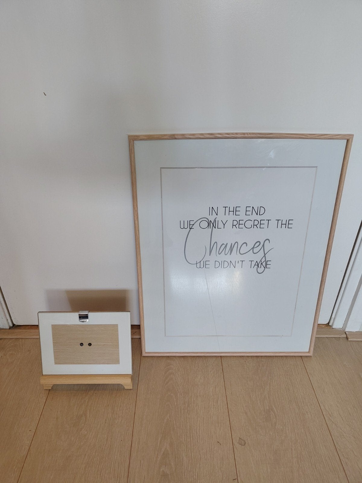 Two picture frames, Ophalen