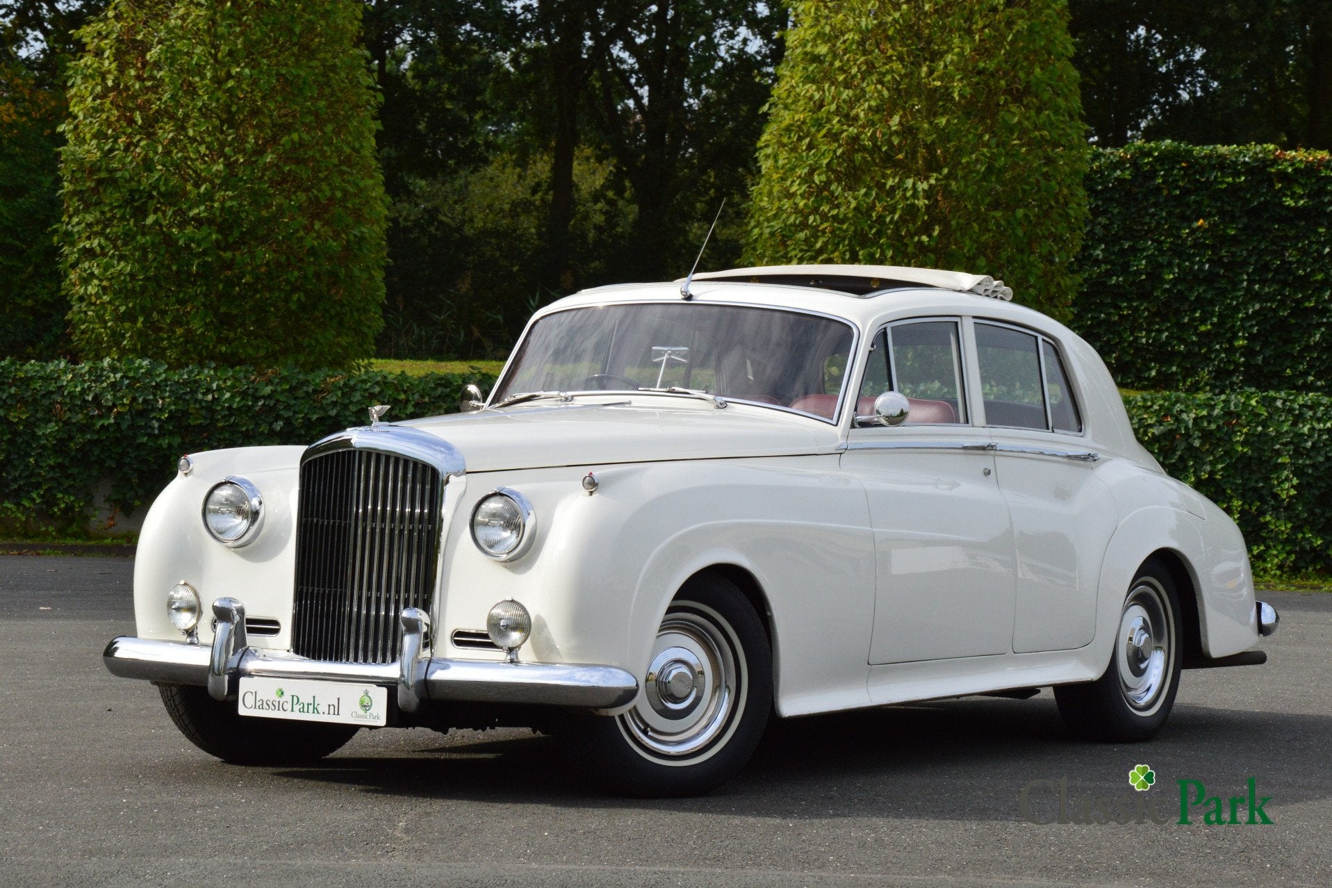 Bentley S1 Standard Saloon (bj 1957, automaat), Auto's, Wit, Leder, 4887 cc, Bentley