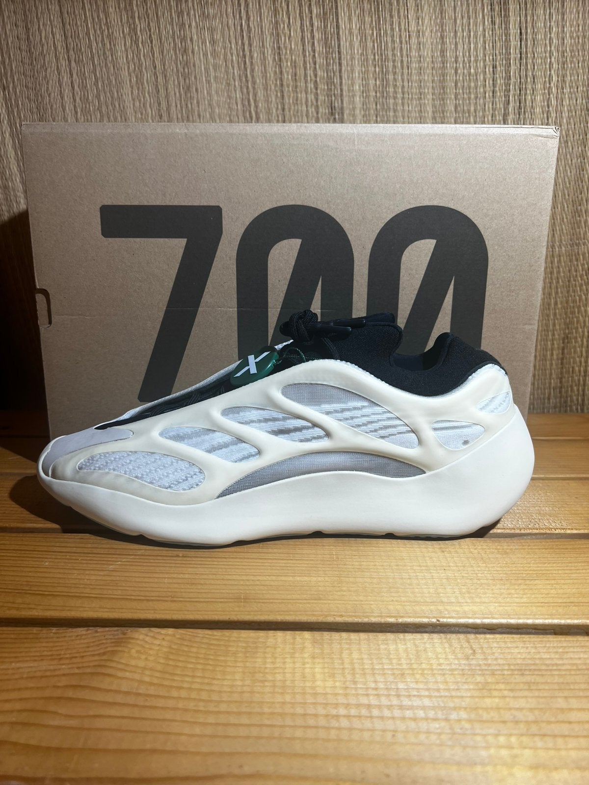 Adidas Yeezy 700 V3 Azael, Kleding | Heren, Schoenen, Ophalen of Verzenden, Nieuw, Zwart, Sneakers of Gympen