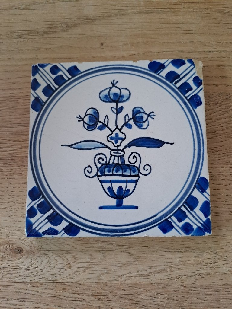 TEGELTJE ANTIEK. AFBEELDING VAAS MET BLOEMEN., Ophalen of Verzenden
